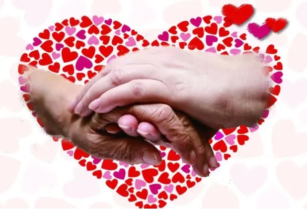 帮助老人的正能量句子