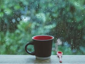 雨天的情感与哲思